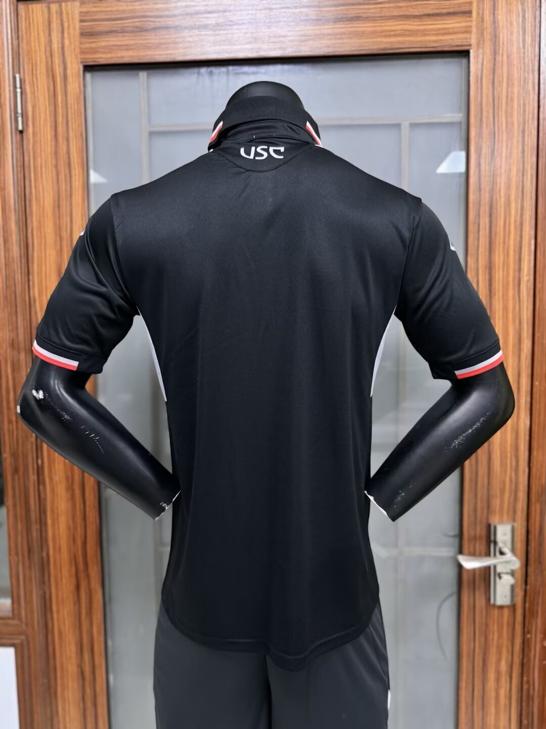 Cremonese 2025/26 Schwarzes Fußballtrikot der neuen Saison