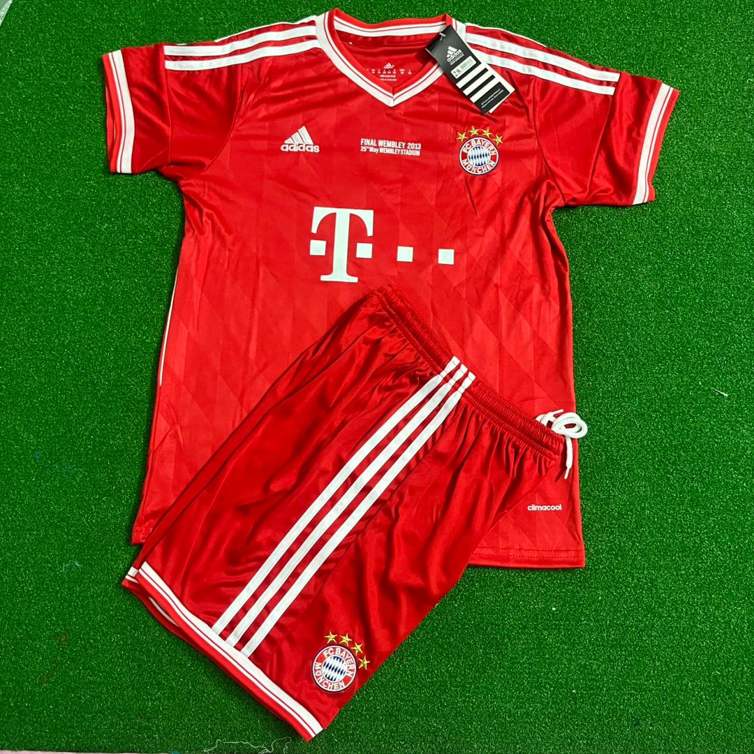 Bastian Schweinsteiger Bayern Munich 2013 Final Kids Kit – Kit Jersey for Children – | KinderTrikot | Maillot Enfant Soccer Shirt