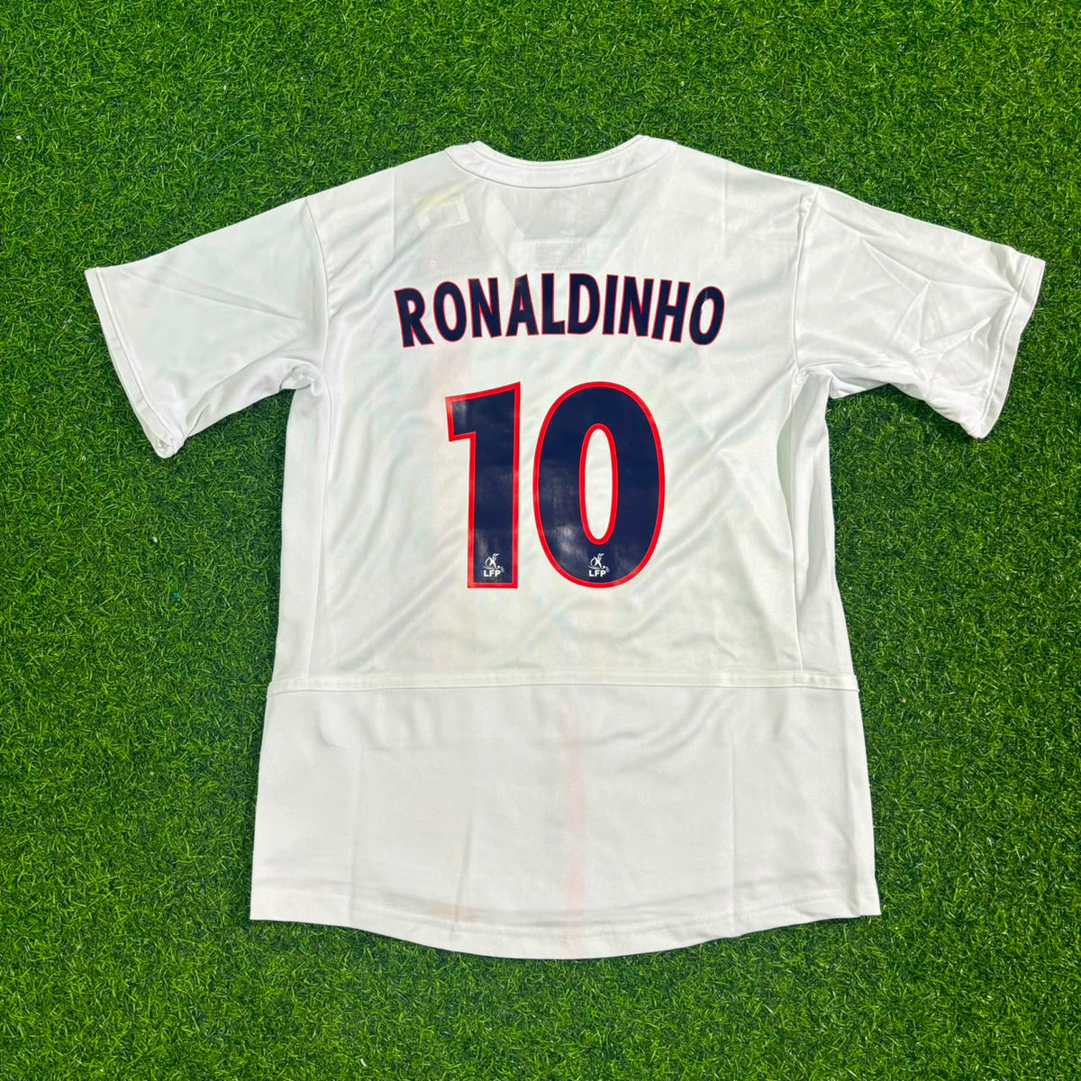 Camiseta de fútbol retro blanca Ronaldinho 2002-2003