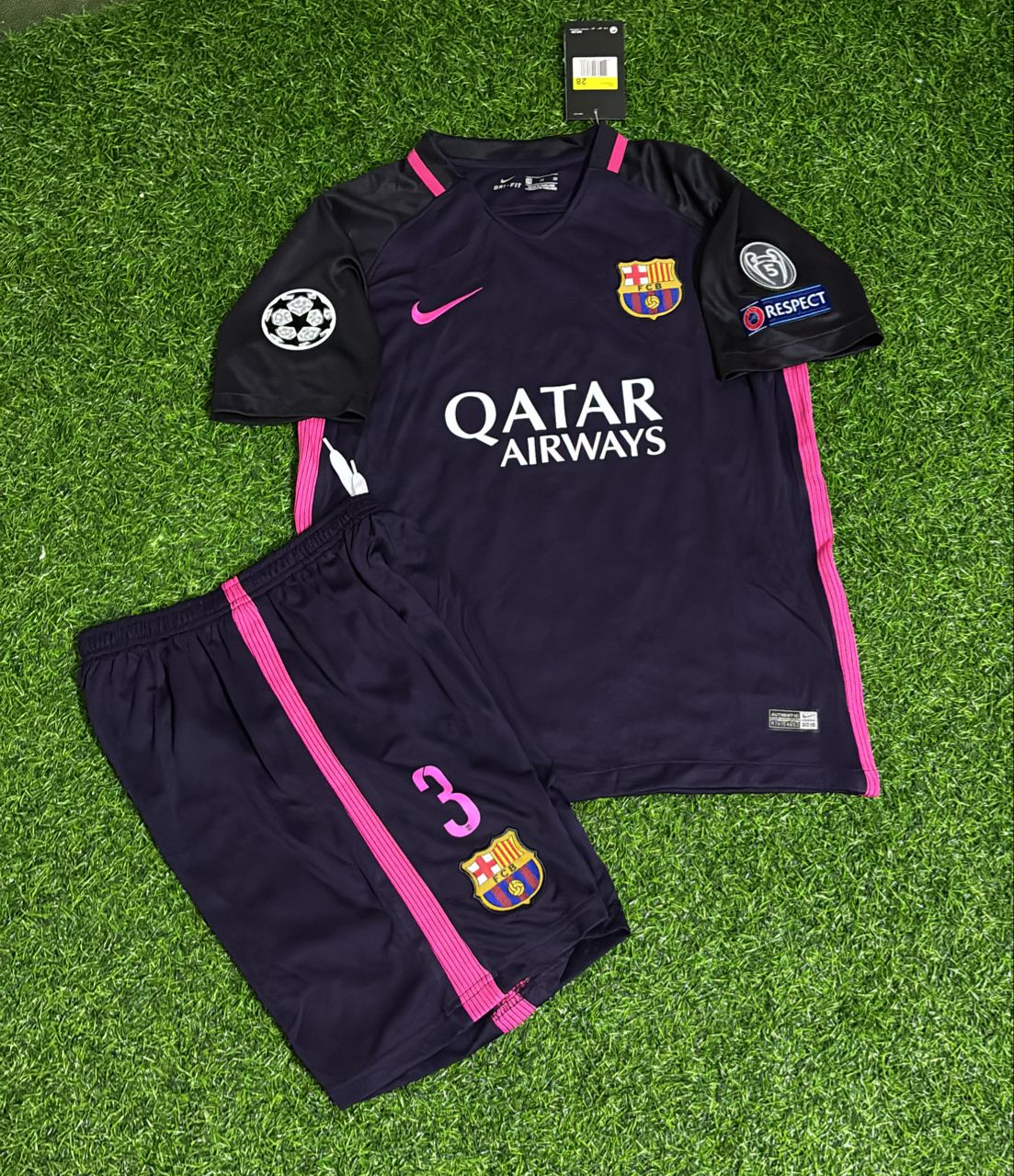Maillot de football rétro enfant Gerard Piqué Barcelone 2014/15 noir et rose