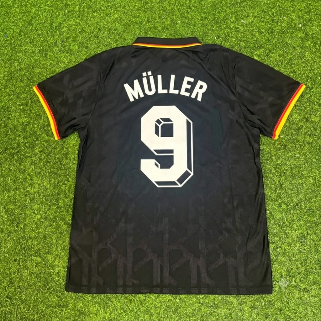 Camiseta polo retro conmemorativa negra de Alemania de Gerd Müller
