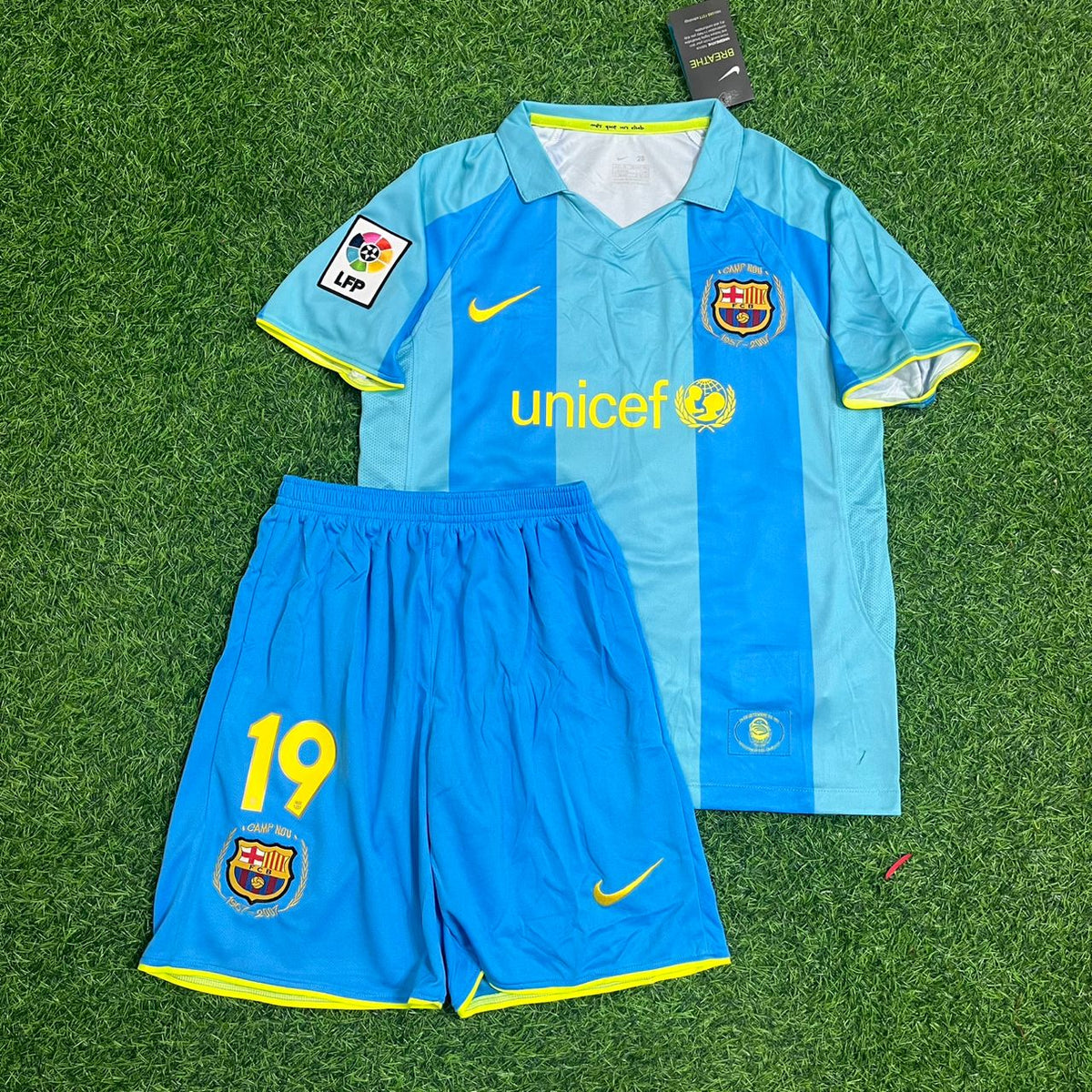 Lionel Messi Barcelona #19 Debüt Retro Kinder Fußballtrikot-Set