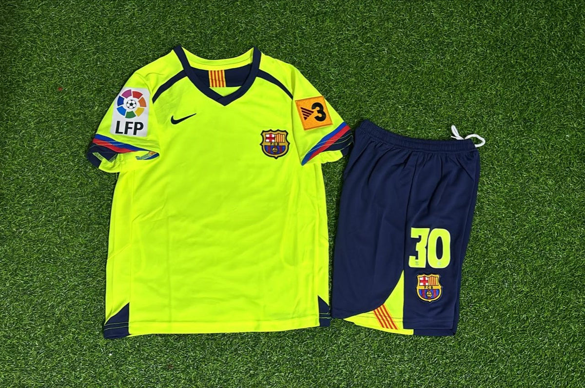 Ensemble maillot de football rétro Lionel Messi Barcelone 2005 2006 pour enfant