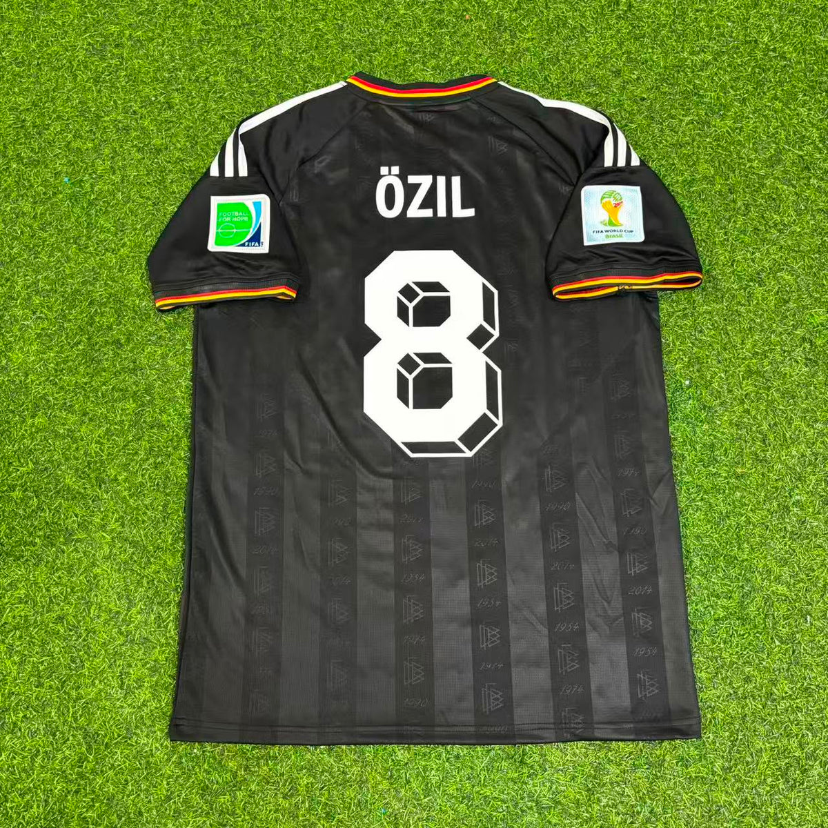 Maillot de football rétro noir édition spéciale Coupe du Monde 2014 Mesut Özil Allemagne