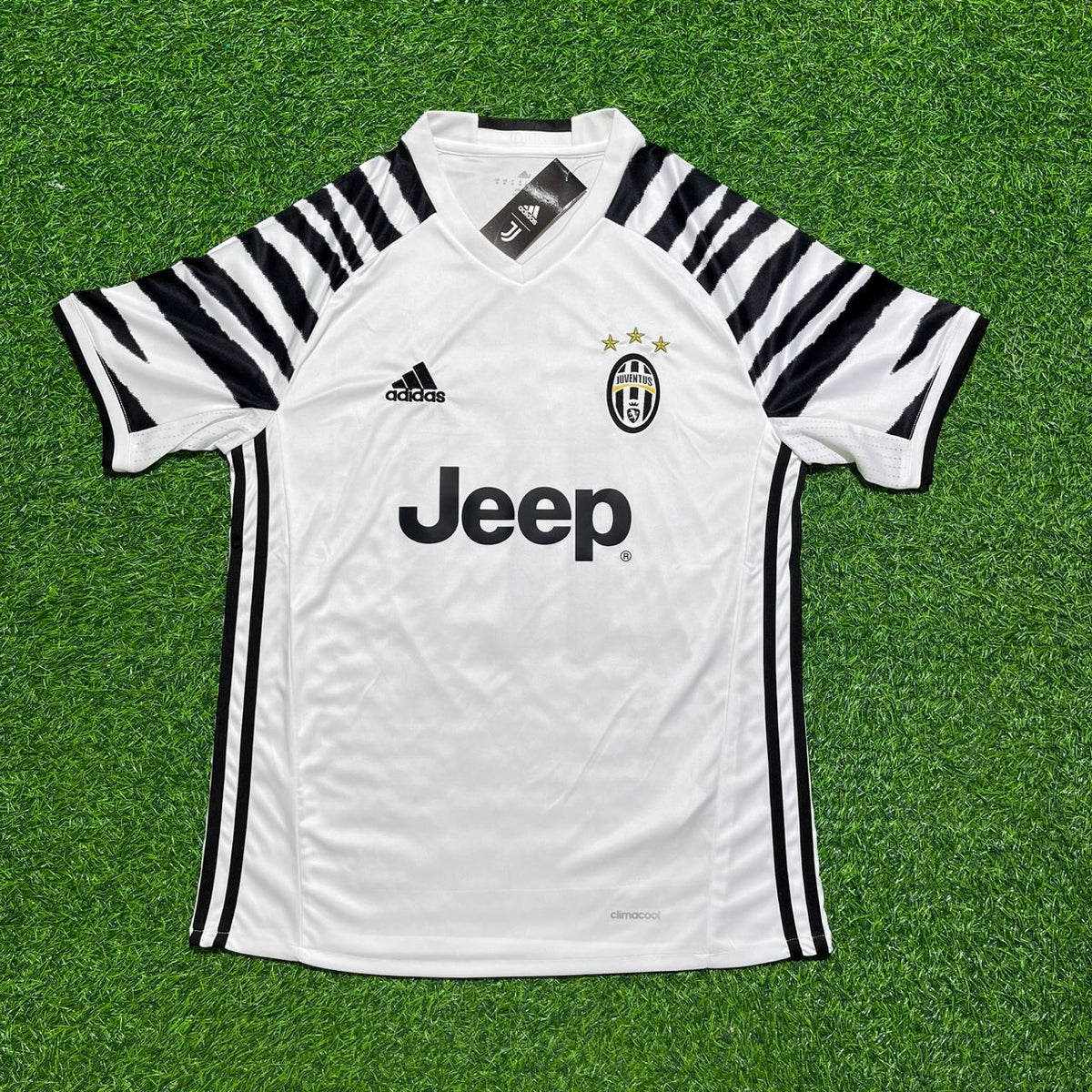 Juventus 2016/17 Away White Retro Football Jersey – Andrea Barzagli 15