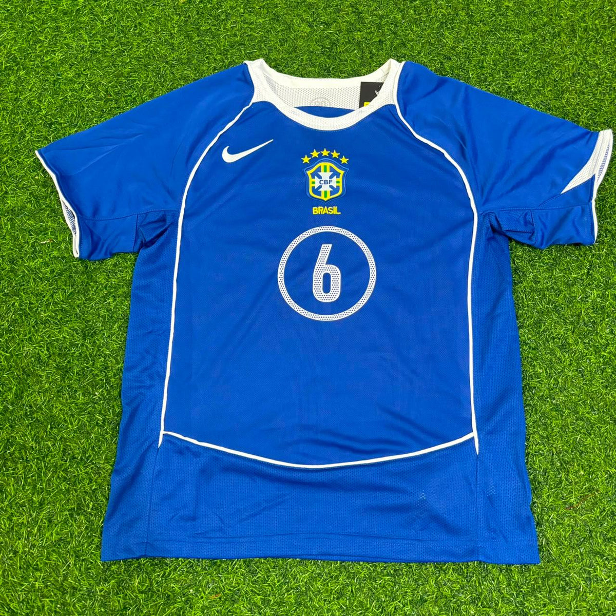 Maillot de football rétro bleu Brésil 2004 Roberto Carlos