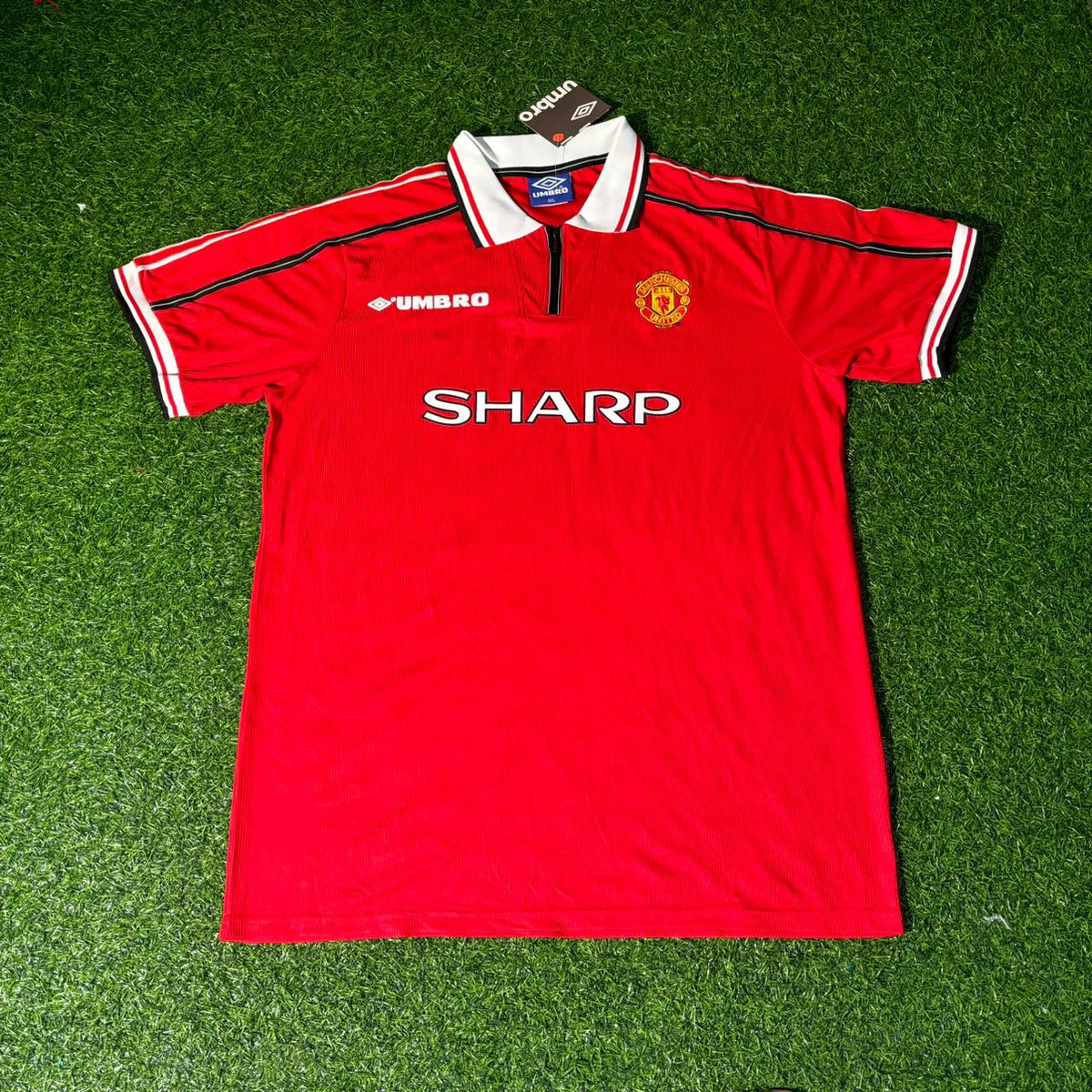 Maillot de football rétro rouge Manchester United 1999 Roy Keane