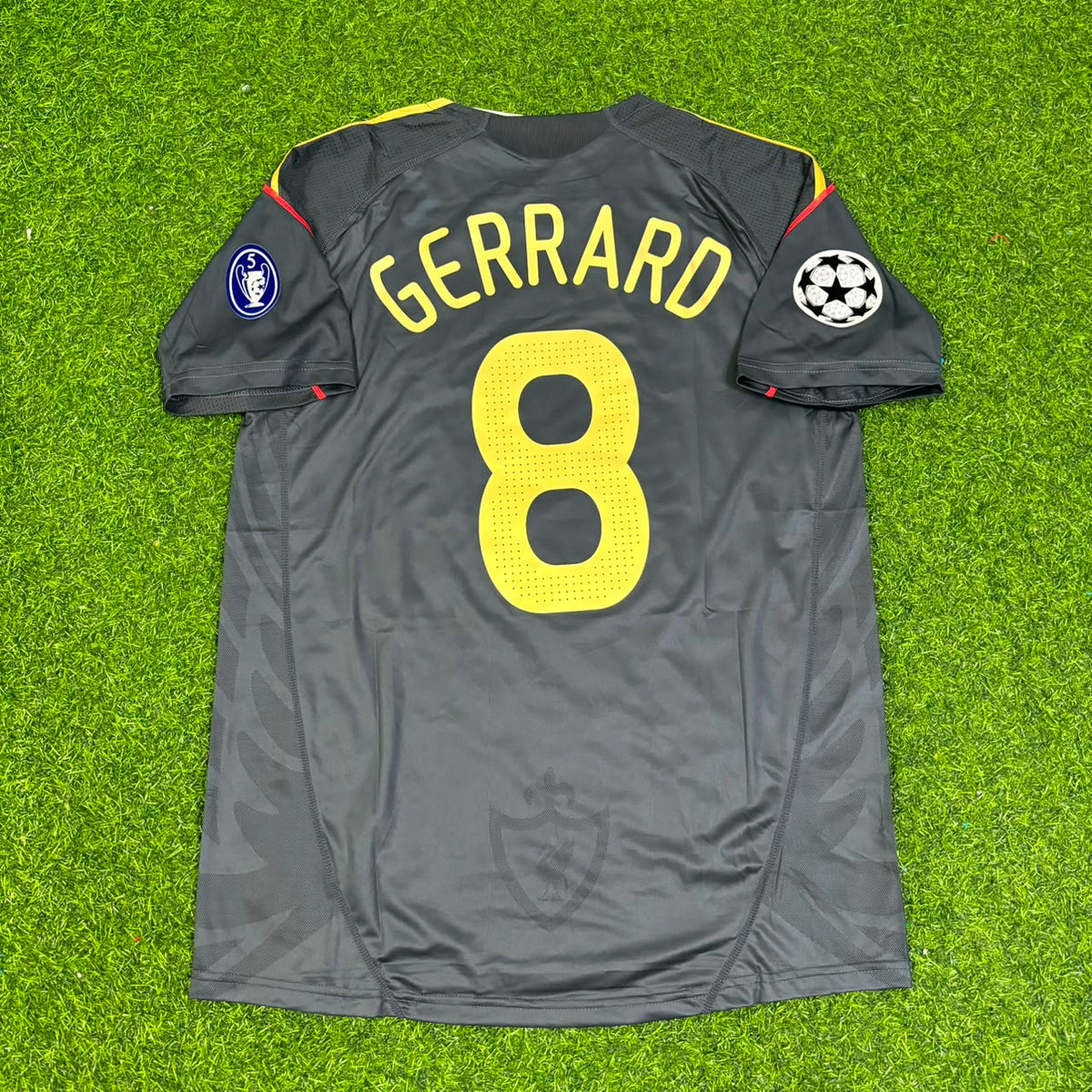 Steven Gerrard – Maillot de football rétro noir Liverpool 2009-10 –