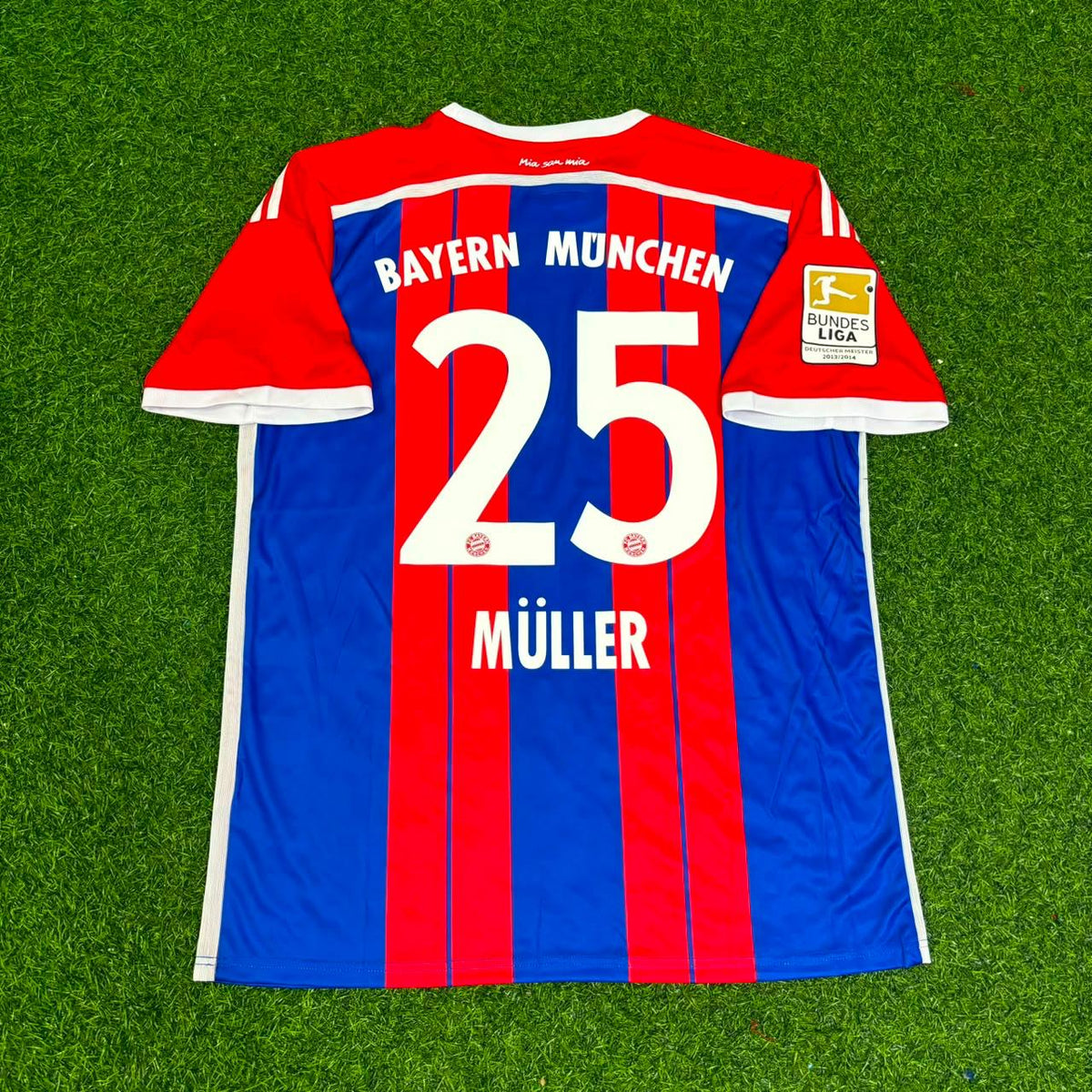Maillot rétro domicile du Bayern Munich 2014-2015 avec écusson, Thomas Müller n° 25