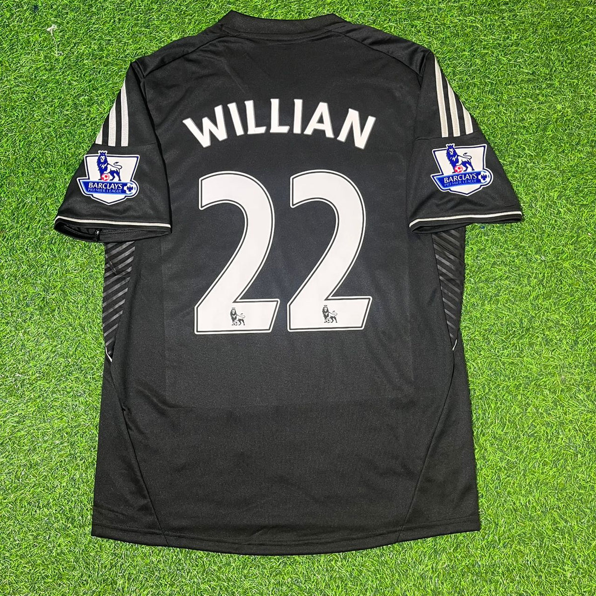 Camiseta de fútbol retro negra Willian Chelsea 2013-14