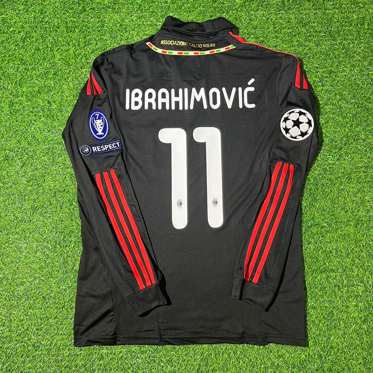 Maillot de football rétro AC Milan 2011/12 rouge et noir de Zlatan Ibrahimović