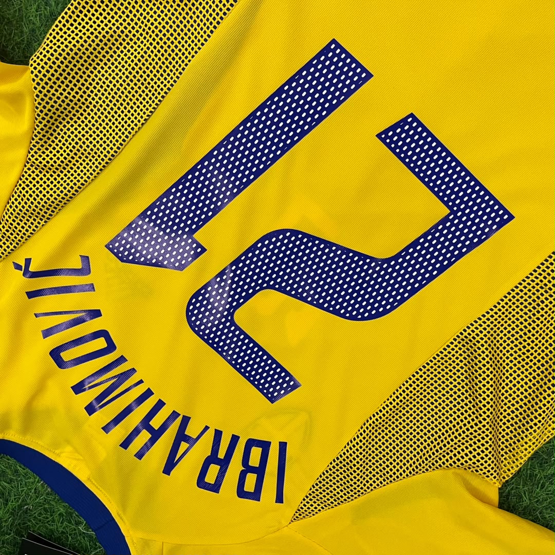 Zlatan Ibrahimovic Schweden 2002 Weltmeisterschaft Heim Gelb Retro Fußballtrikot Set