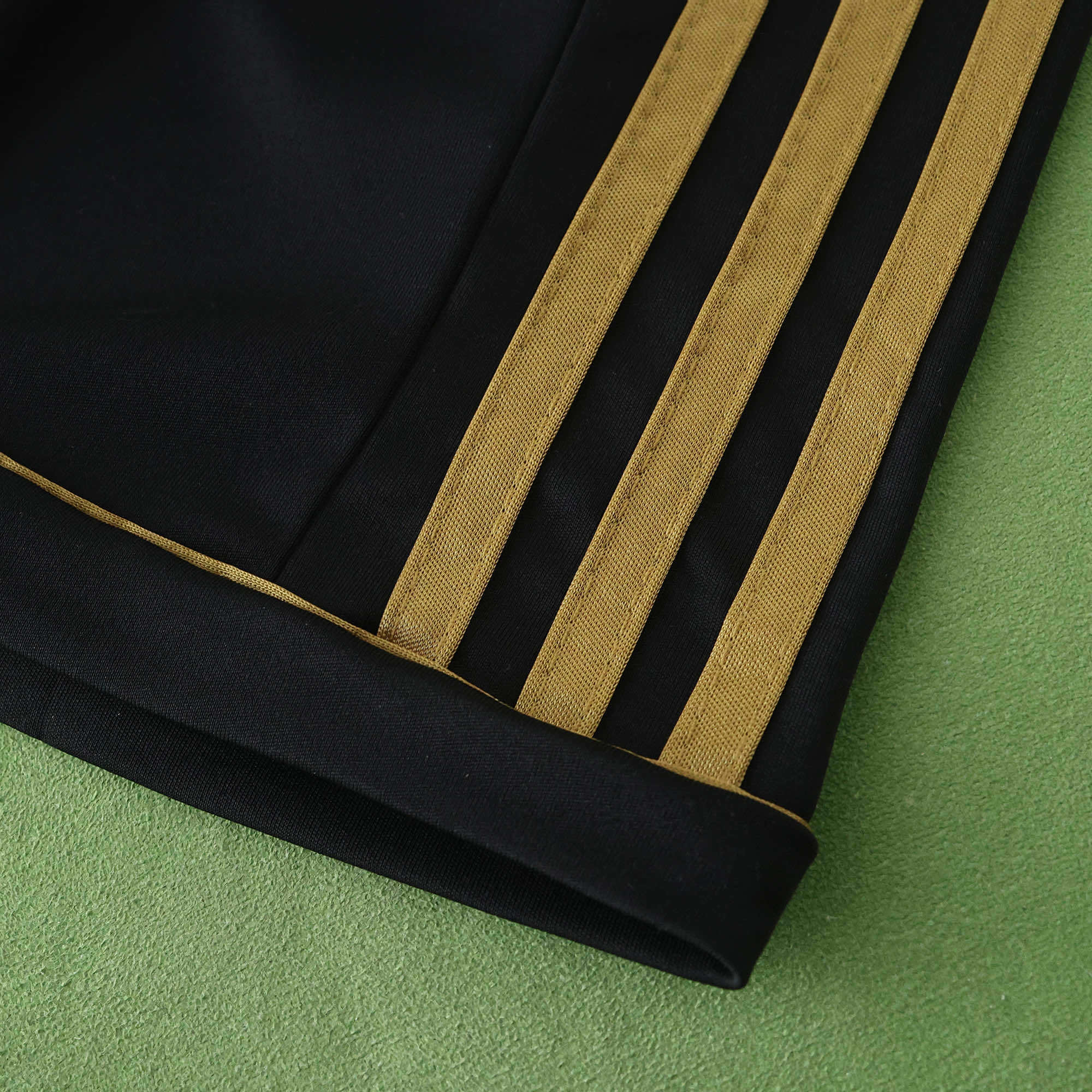 Real Madrid C.F. 2011-2012 Season Kids Away Retro Football Jersey Trikot Maillot