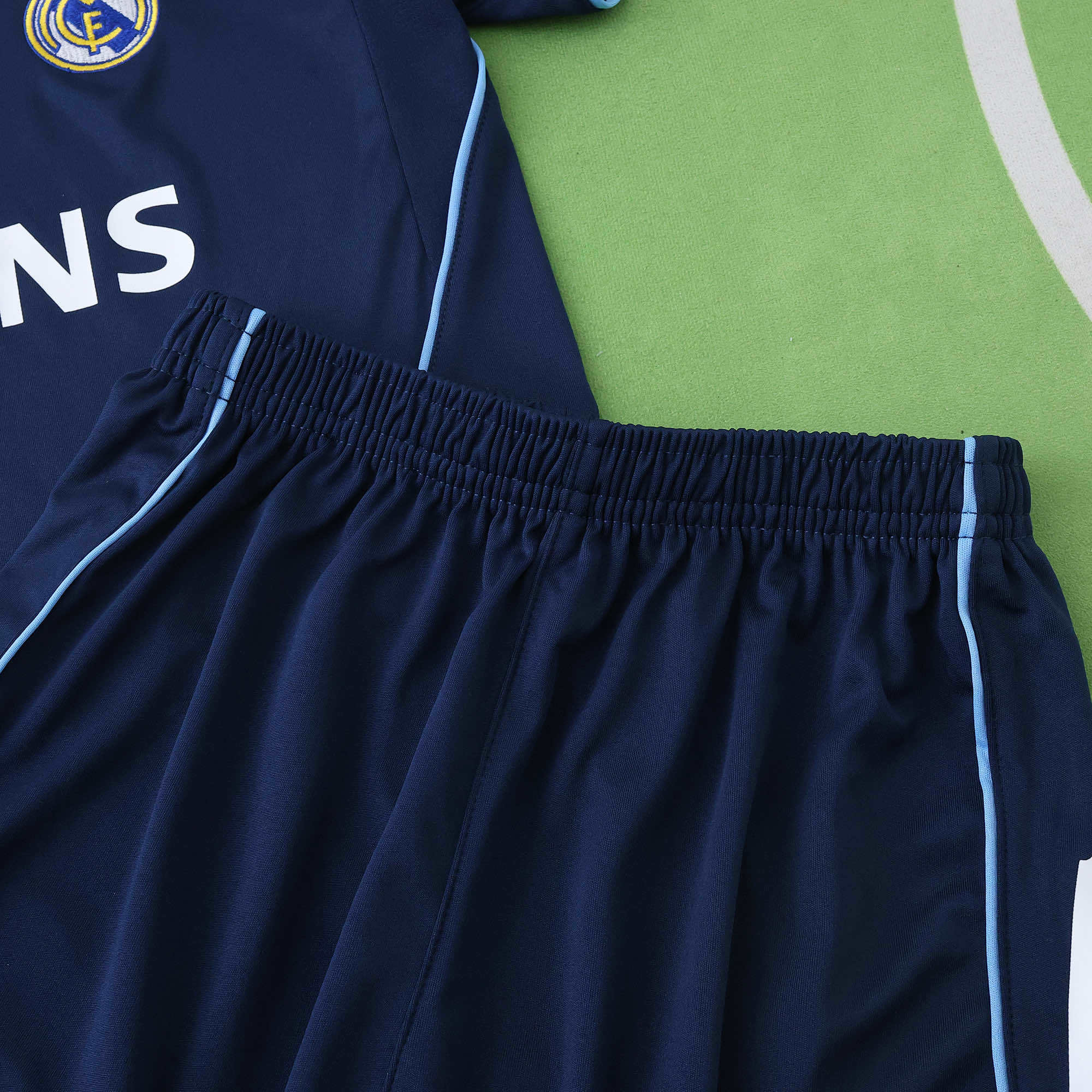 Real Madrid C.F. 2005-2006 Season Kids Away Retro Football  Jersey Trikot Maillot