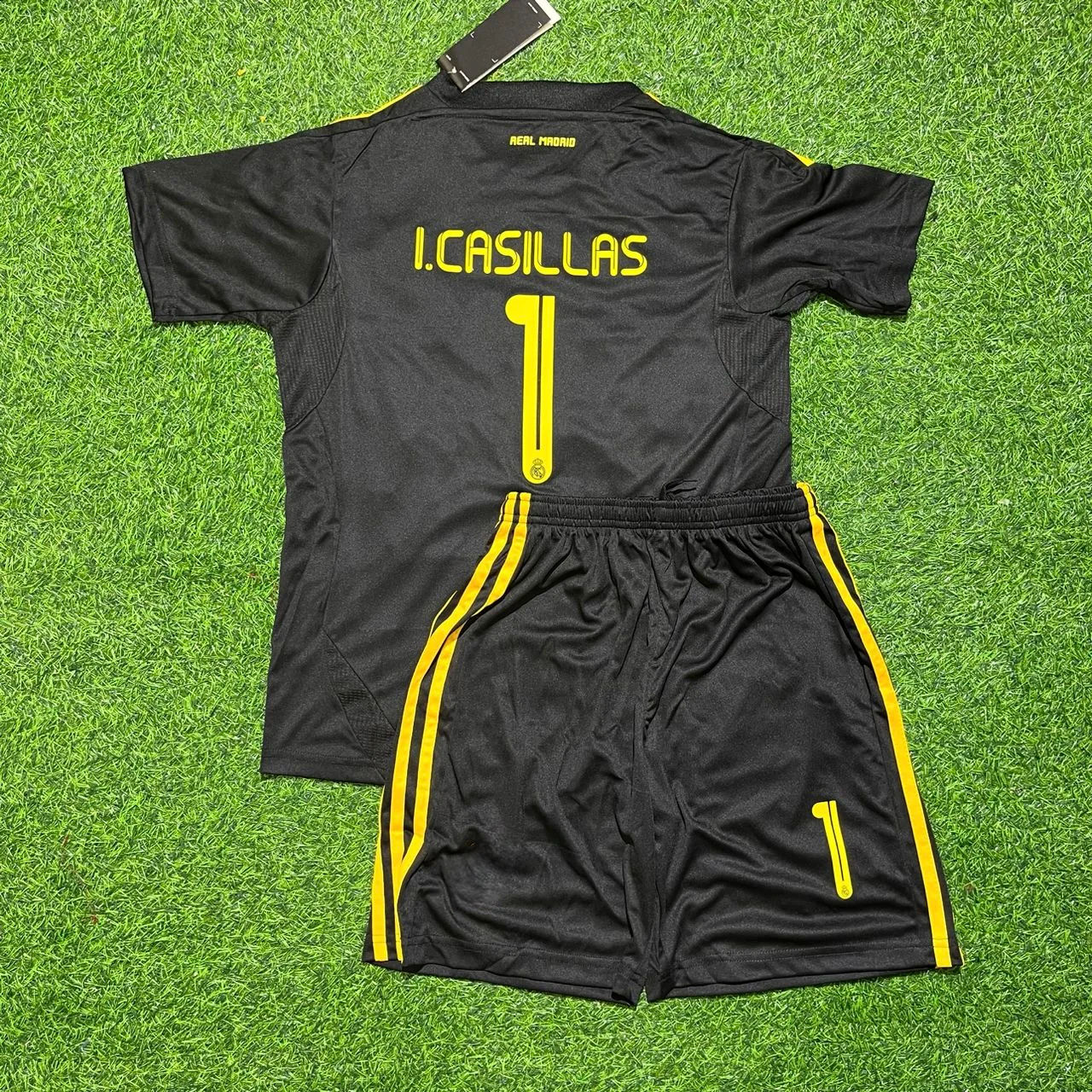 Iker Casillas Real Madrid 2011/2012 Goalkeeper Black Retro KIDS Football Jersey