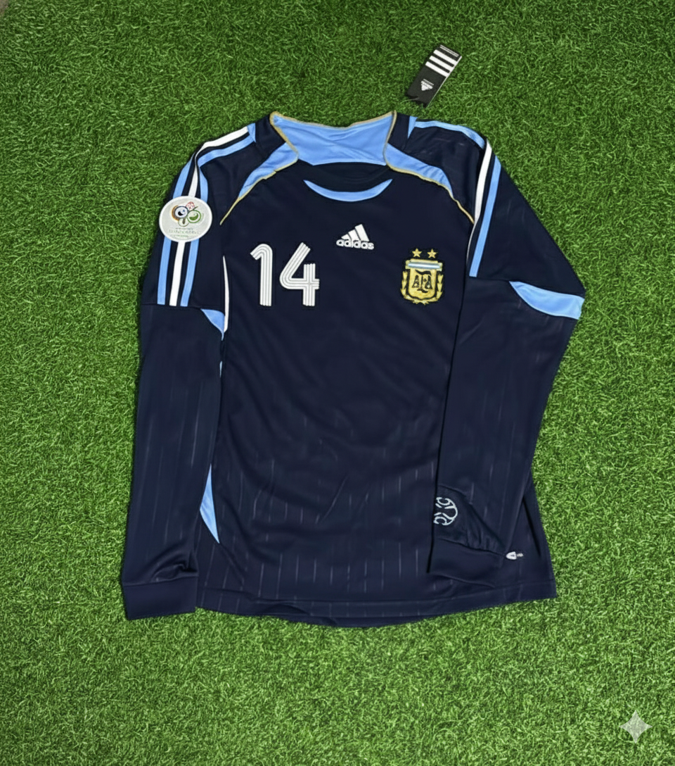 Camiseta de fútbol retro de manga larga de Argentina para el Mundial 2006 – Javier Mascherano