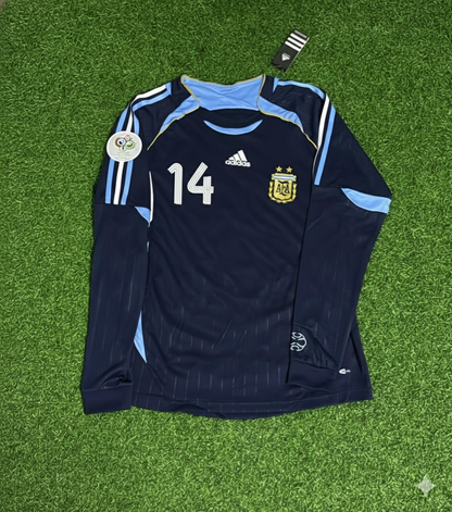 Camiseta de fútbol retro de manga larga de Argentina para el Mundial 2006 – Javier Mascherano