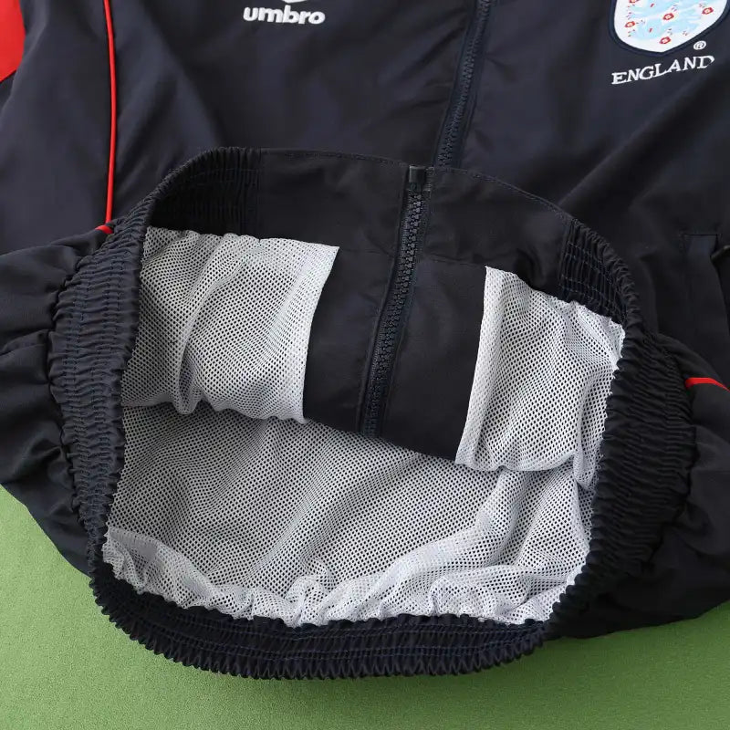 England Black Retro Windbreaker Jacket – | Coupe-Vent | Maillot de football coupe-vent