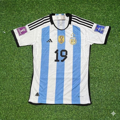 Nicolás Otamendi 19 - Argentinien 2022 Katar Weltmeister Heimtrikot Maillot Trikot Maglia Fußballtrikot