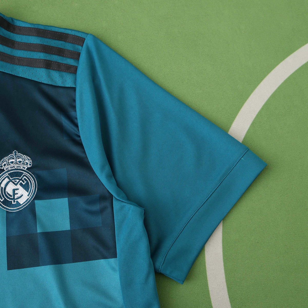 Real Madrid C.F. 2017-2018 Season Third Retro Football Jersey Trikot Maillot