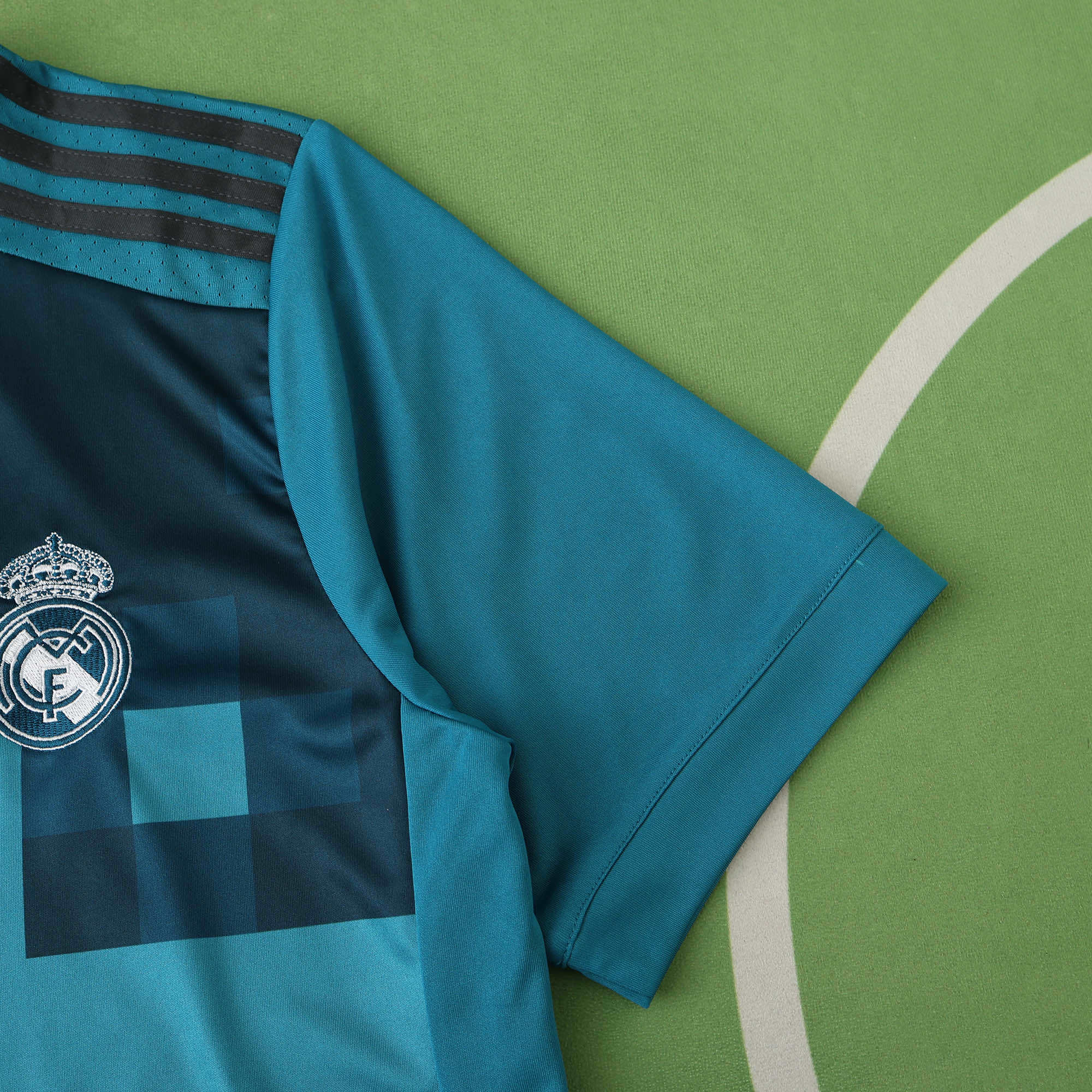 Real Madrid C.F. 2017-2018 Season Third Retro Football Jersey Trikot Maillot