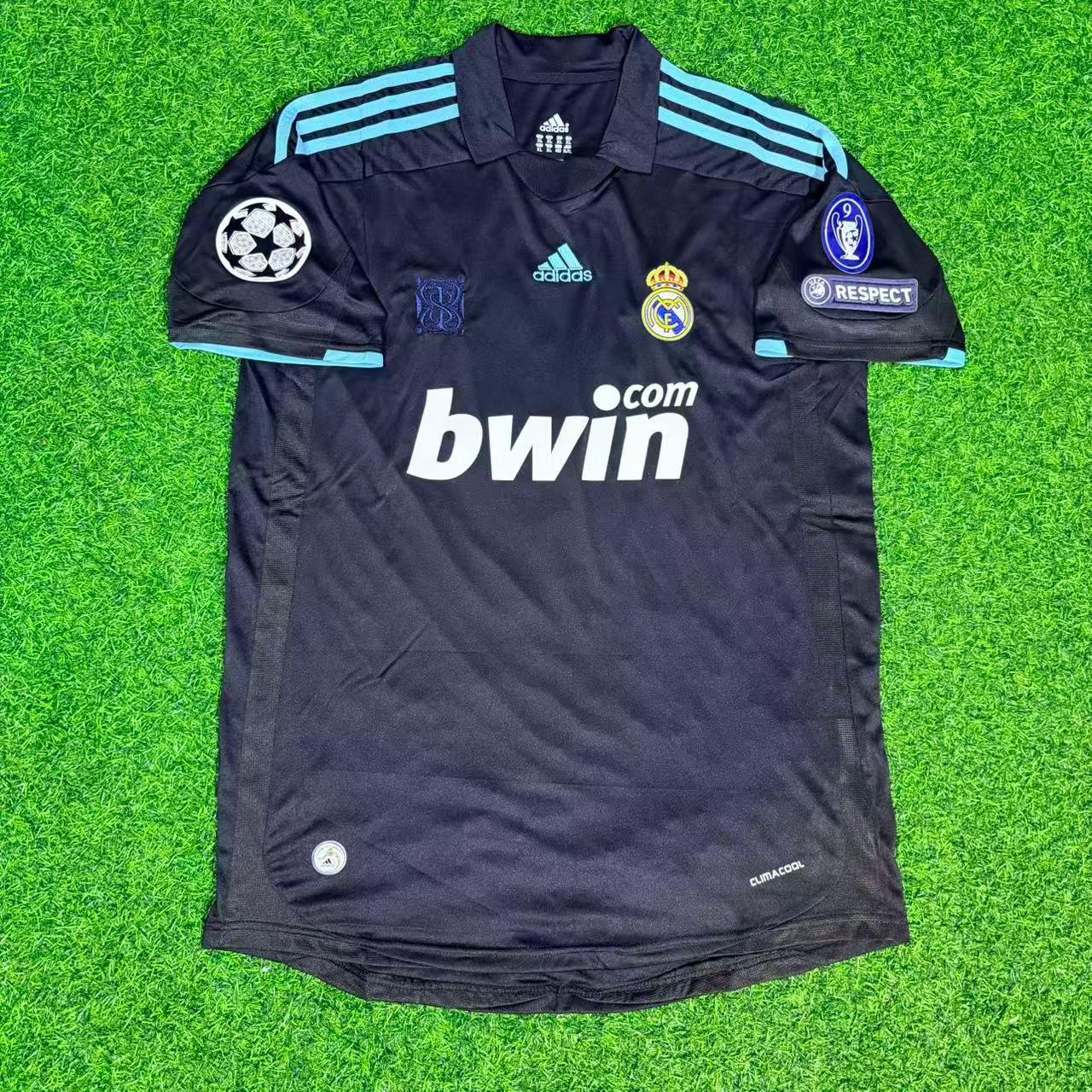 Álvaro Arbeloa 2 - Real Madrid 2009/2010 Auswärtstrikot Retro Fußballtrikot-Set