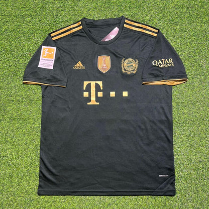 Bayern Munich 2021/22 Oktoberfest Special Edition Jersey – Alphonso Davies 19