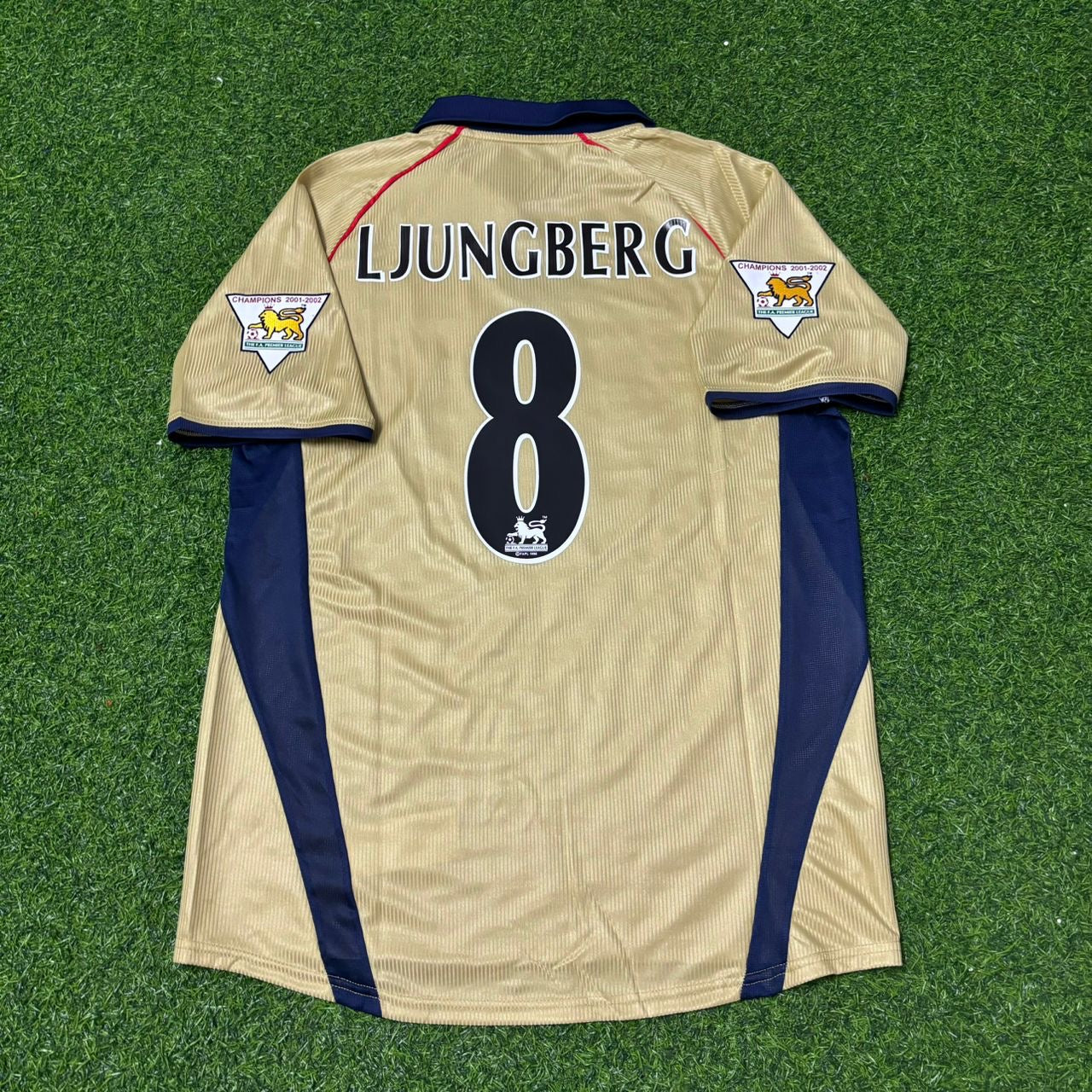 Fredrik Ljungberg #8 Arsenal 2001-2002 Away Golden Kids Retro Football Jersey