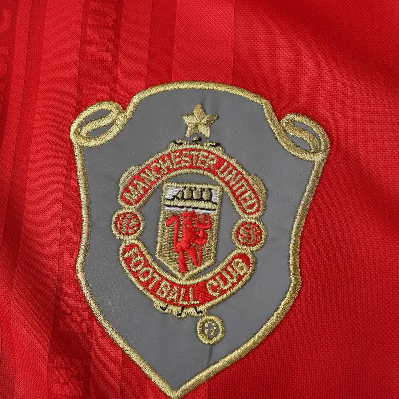 Maillot de football rétro rouge domicile du Manchester United F.C. saison 99/00