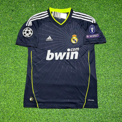 Raul Albiol 18- Real Madrid 2010 2011 Retro Jersey Trikot