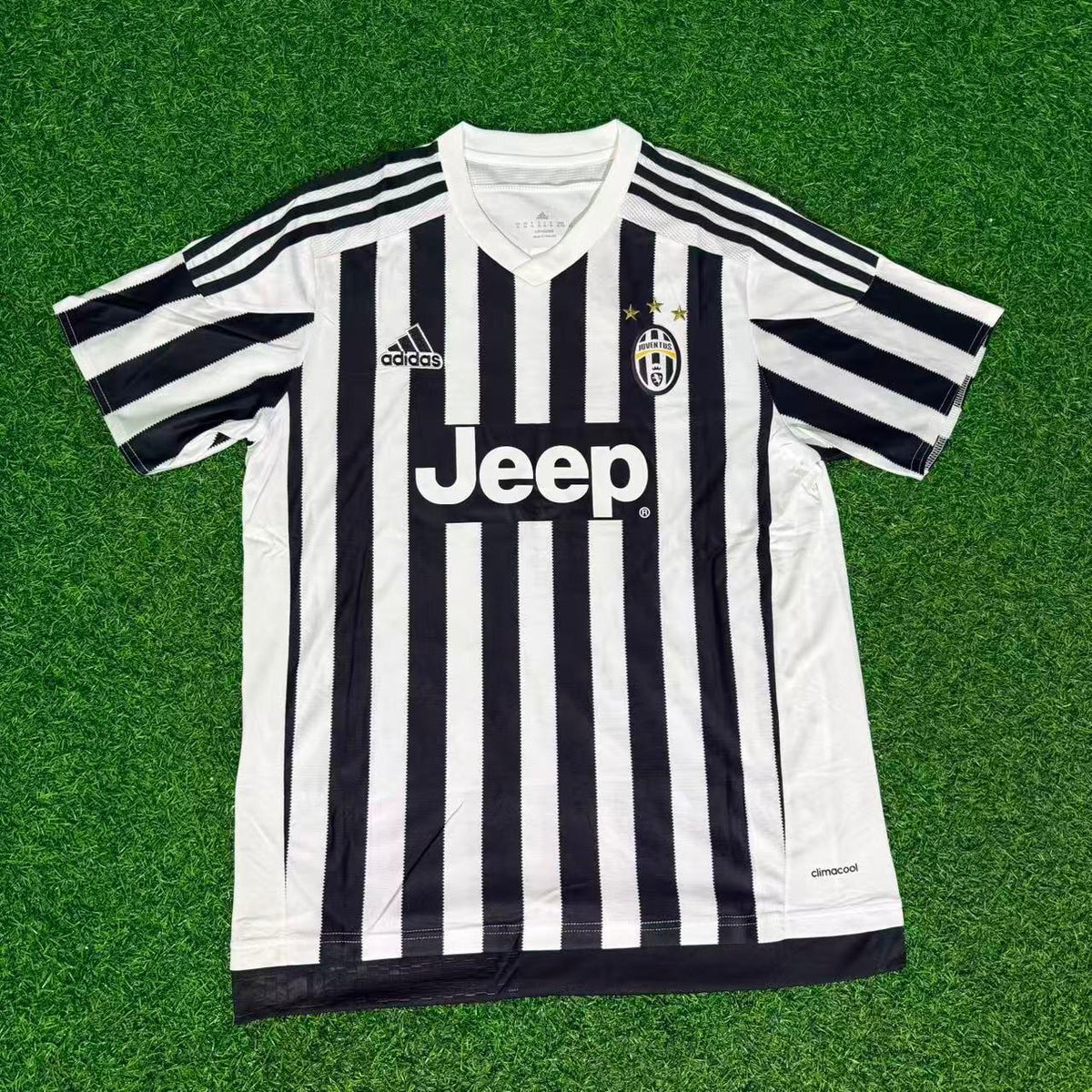 Juventus 2015/16 Home Retro Football Jersey – Alex Sandro 12