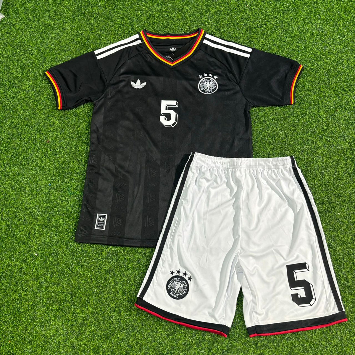 Maillot de foot rétro noir Franz Beckenbauer Allemagne pour enfants