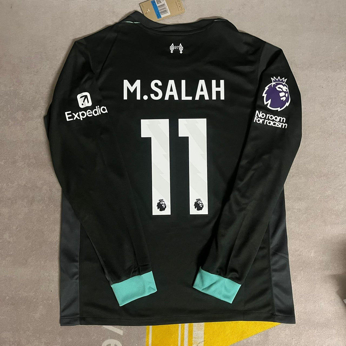 Maillot de football Mohammed Salah Liverpool 2025 à manches longues noir avec écusson Premier League