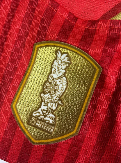 Maillot de football Jamal Musiala #10 Bayern Munich 2027 avec patch de champion de la Bundesliga
