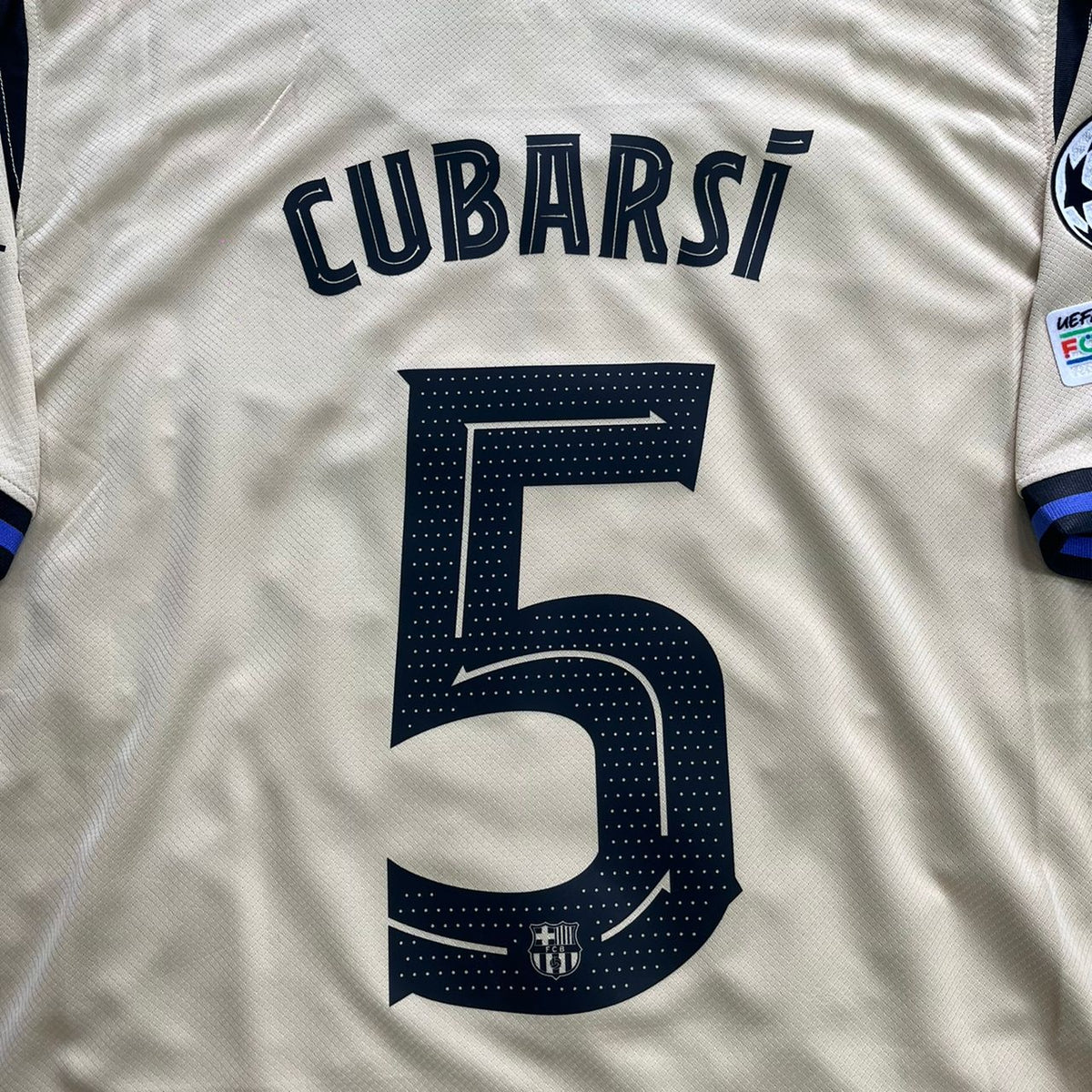 Camiseta de fútbol visitante de Pau Cubarsí y el Barcelona para la nueva temporada 2026
