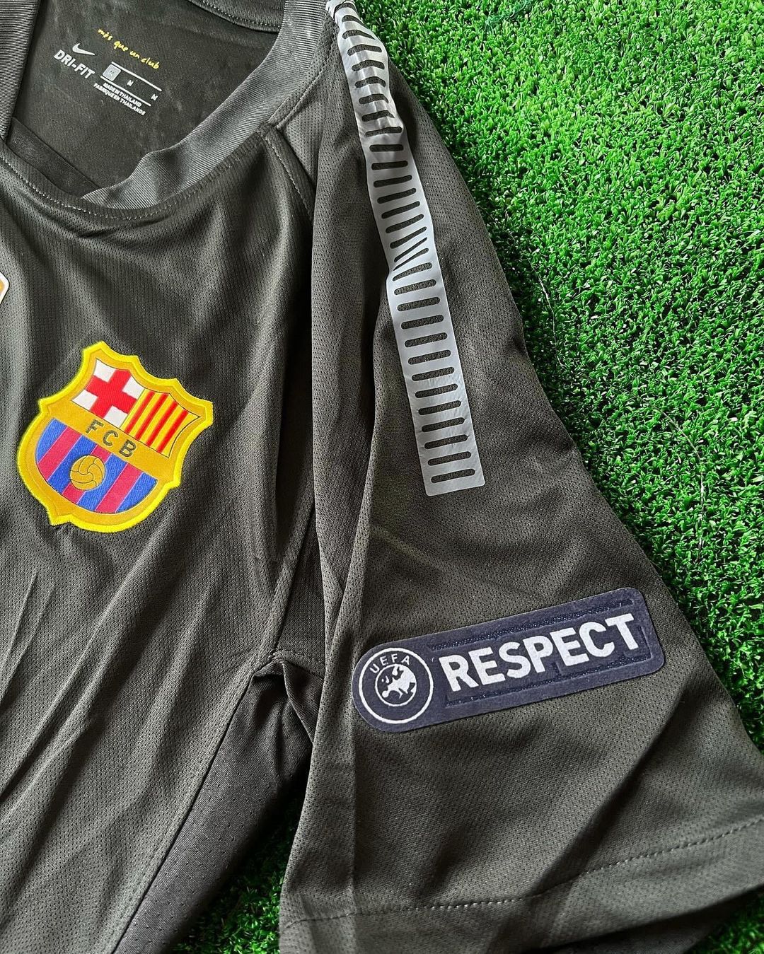 Lionel Messi Maillot de football rétro noir Barcelone 2011/12