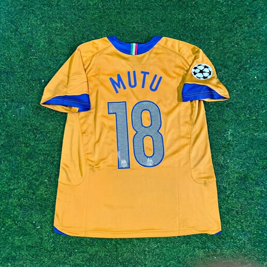 Adrian Mutu #18 Juventus 2005-2006 Yellow Third Retro Football Jersey