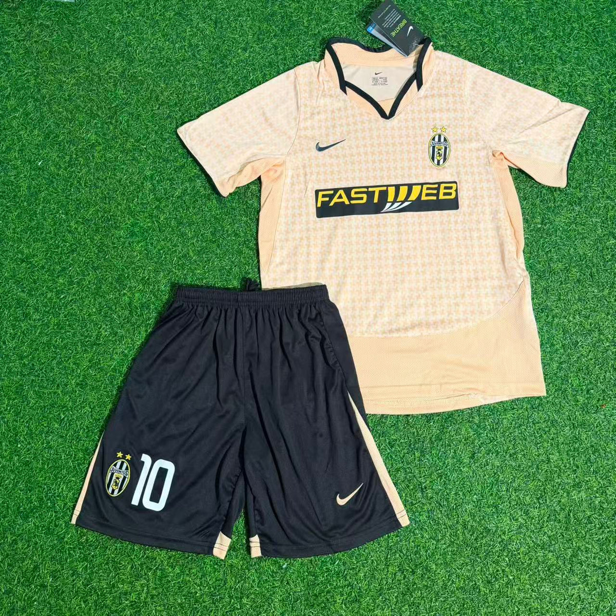 Alessandro Del Piero Juventus 2003/2004 Pink Retro Kids Football Jersey