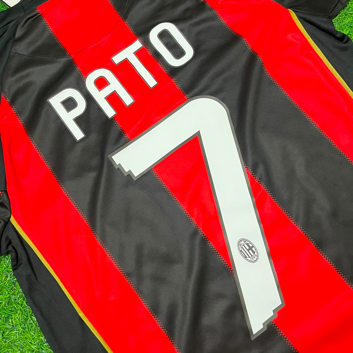 Camiseta de fútbol retro de manga larga local del AC Milan 2010-2011 de Alexandre Pato