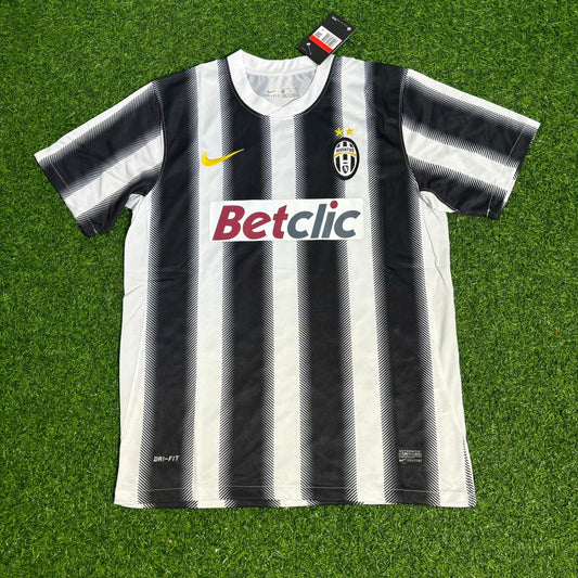 Camiseta retro de la Juventus de la temporada 2011-2012
