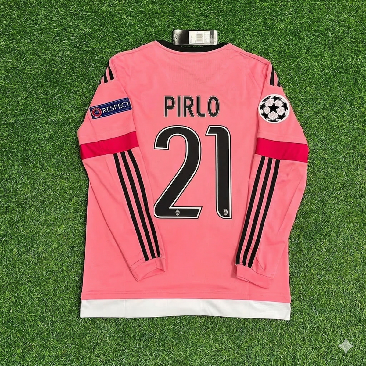 Maillot rétro rose de la Juventus – Andrea Pirlo