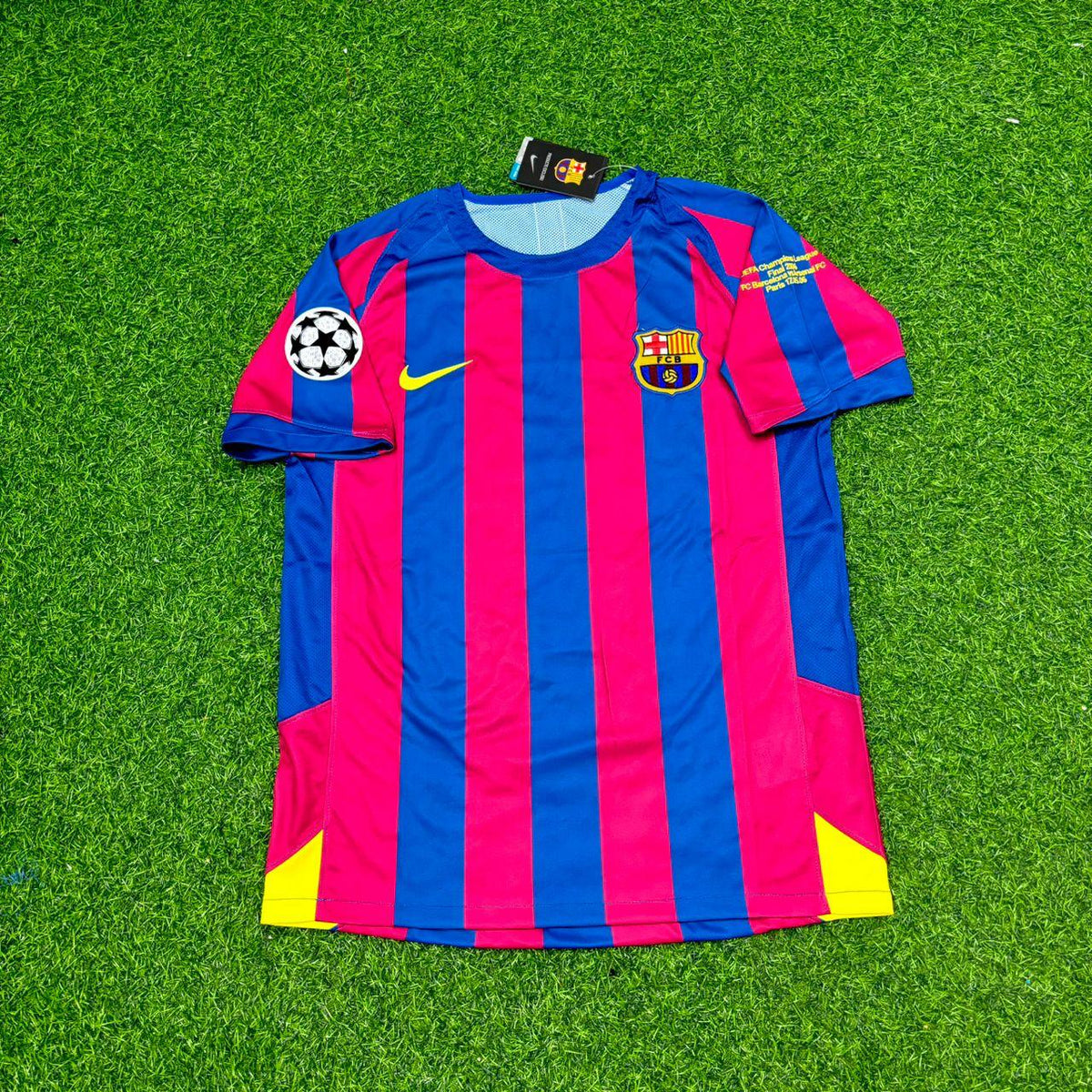 Camiseta de fútbol retro de manga corta del Barcelona, final de la temporada 2006 – Andrés Iniesta