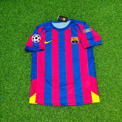 Camiseta de fútbol retro de manga corta del Barcelona, final de la temporada 2006 – Andrés Iniesta