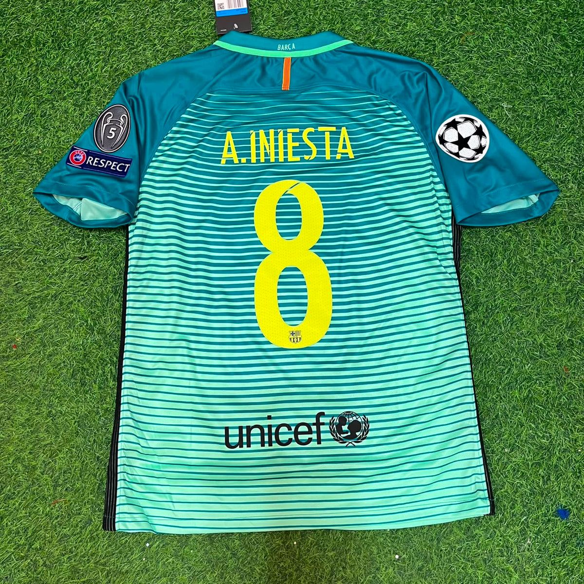 Barcelona 2016/17 Away Retro Jersey – Andres Iniesta 8