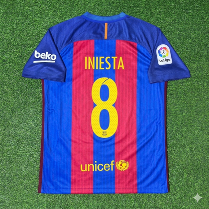 Maillot de football rétro domicile du FC Barcelone 2016/17 – Andres Iniesta 8