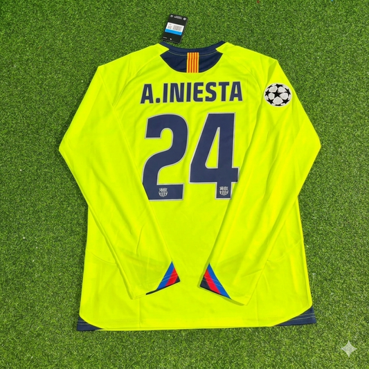 Maillot de football rétro à manches longues jaune et vert du FC Barcelone 2005/06 – Andres Iniesta