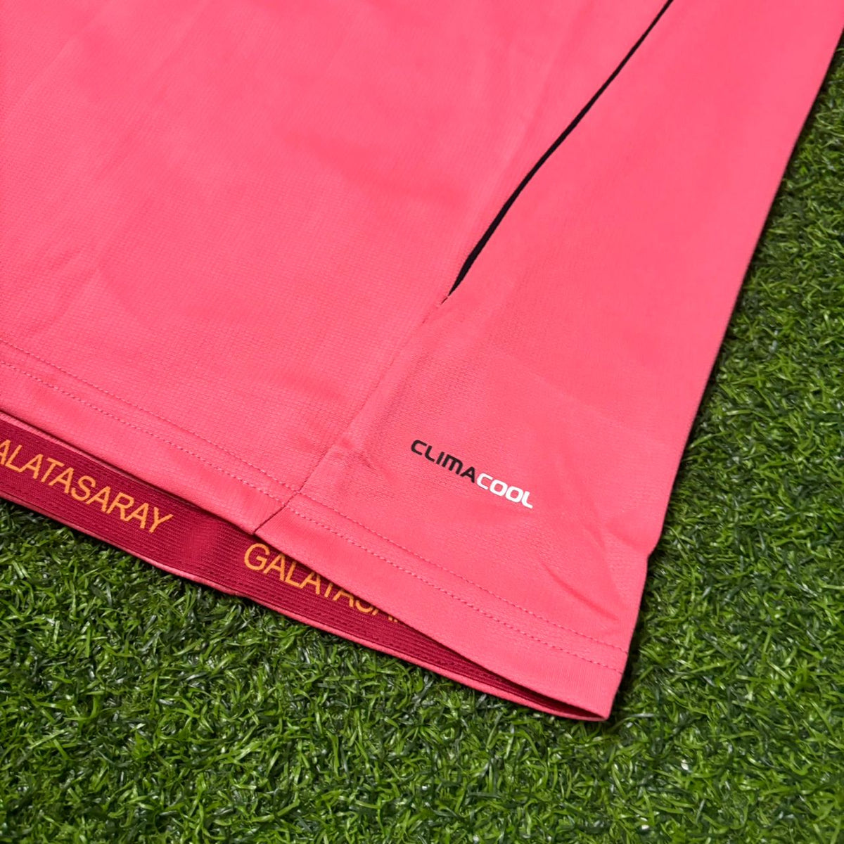 Galatasaray 2010/11 Pink Retro Football Jersey – Arda Turan