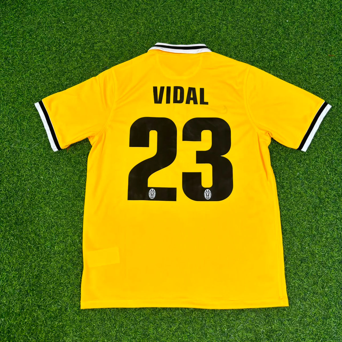 Camiseta de fútbol retro amarilla de visitante de la Juventus 2013/2014 de Arturo Vidal