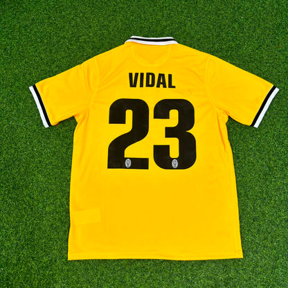 Camiseta de fútbol retro amarilla de visitante de la Juventus 2013/2014 de Arturo Vidal
