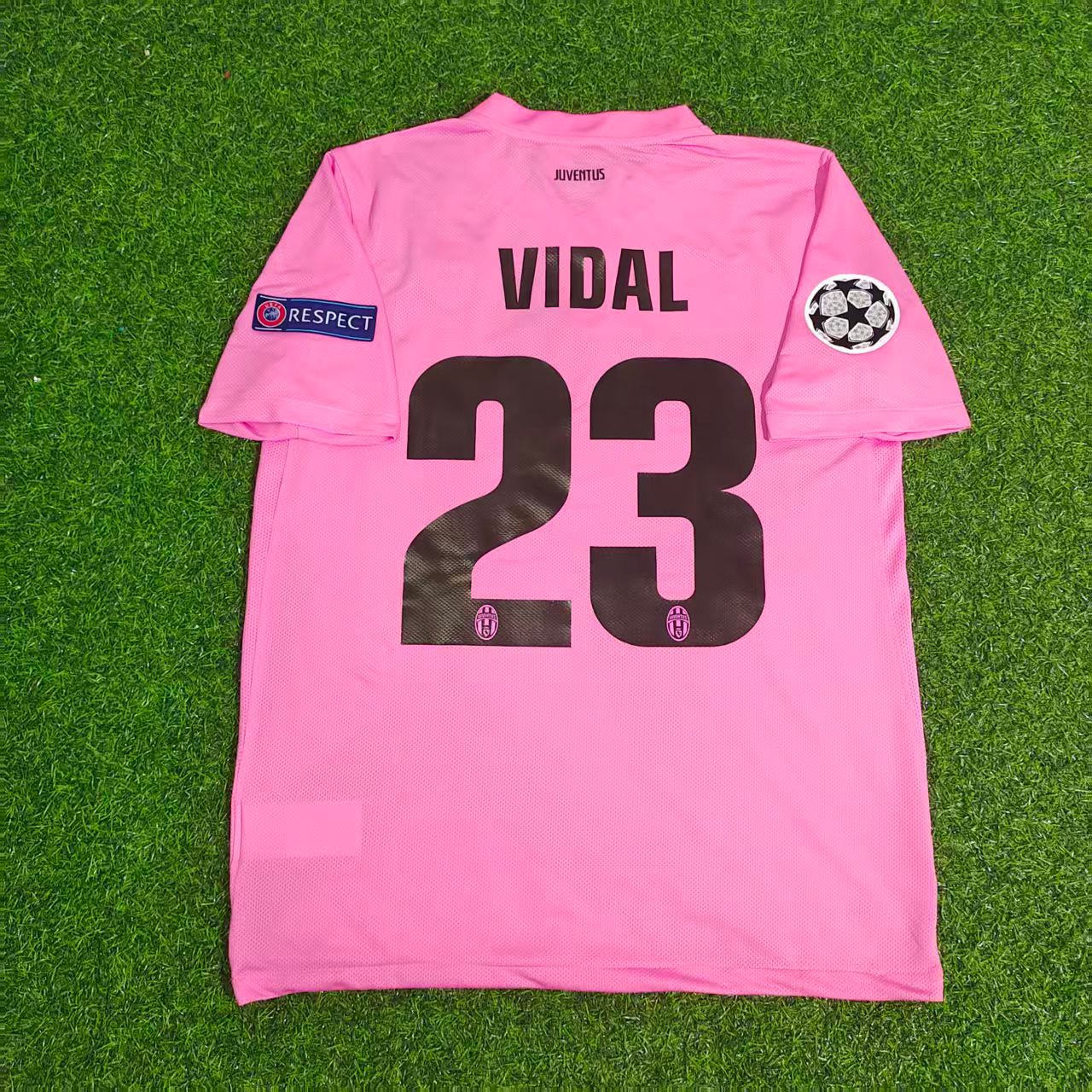 Arturo Vidal Juventus Pink 2012 2013 Saison Retro Trikot Fußballshirt